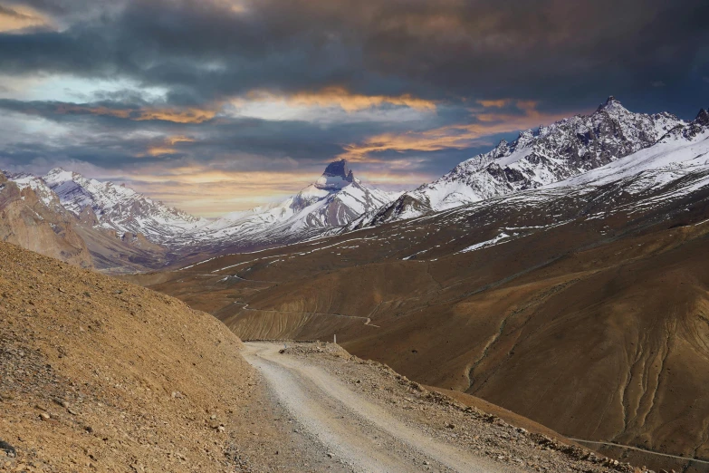 the dirt road is going through the mountains