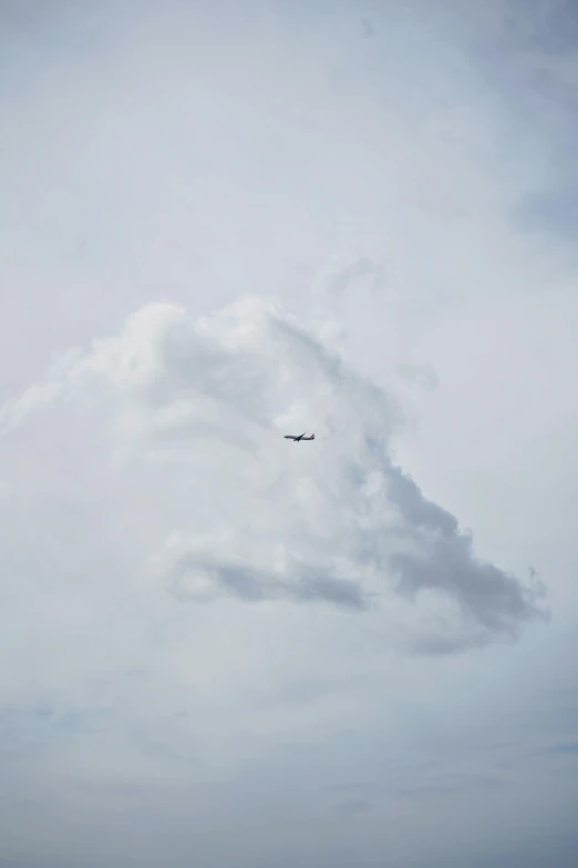 there is a airplane that is flying in the sky