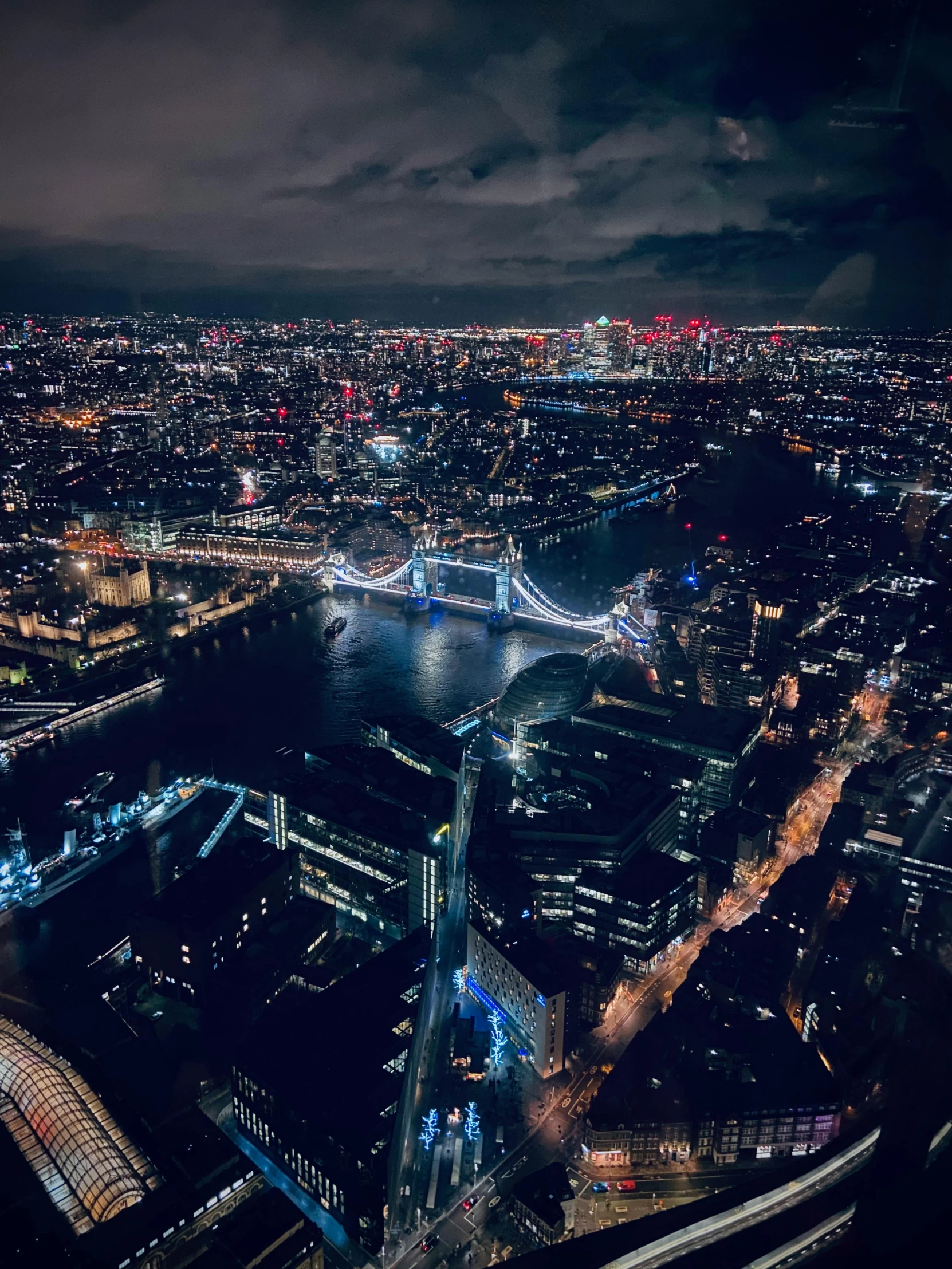 the city lights of london at night from an airplane