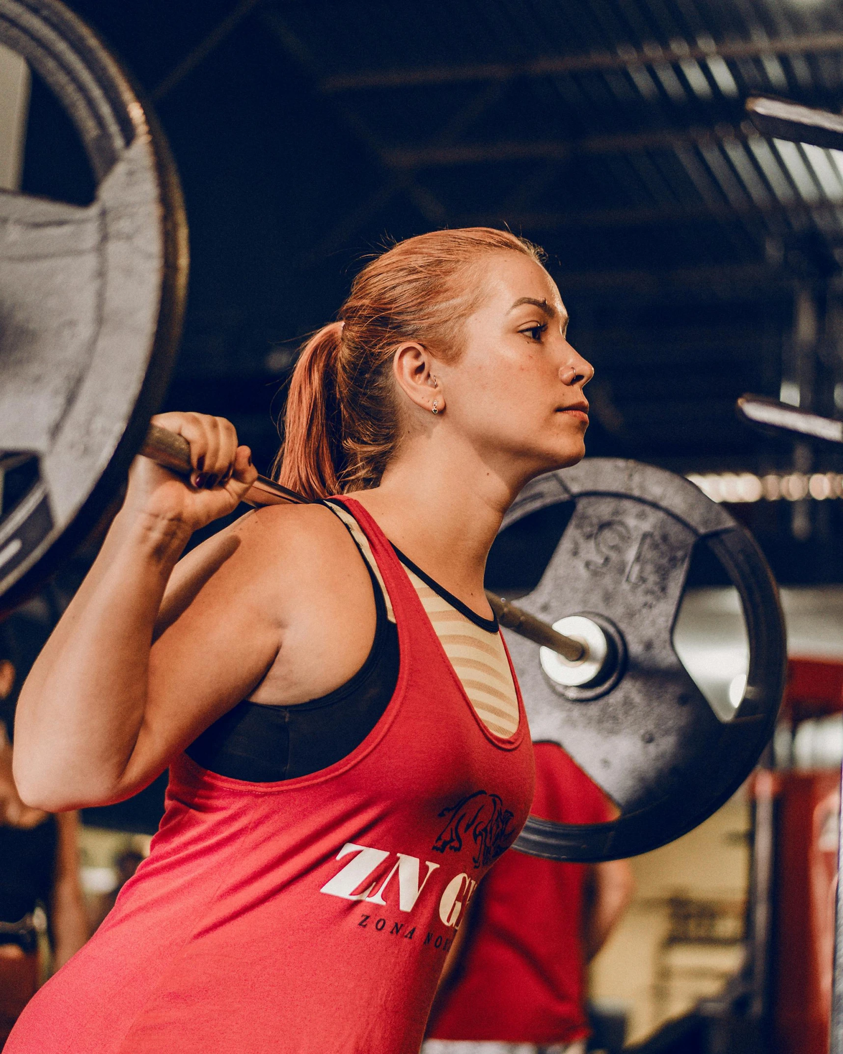 the woman is doing an exercise with a barbell