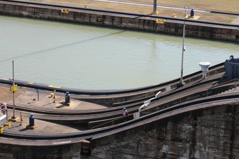 there are many tracks on the bridge