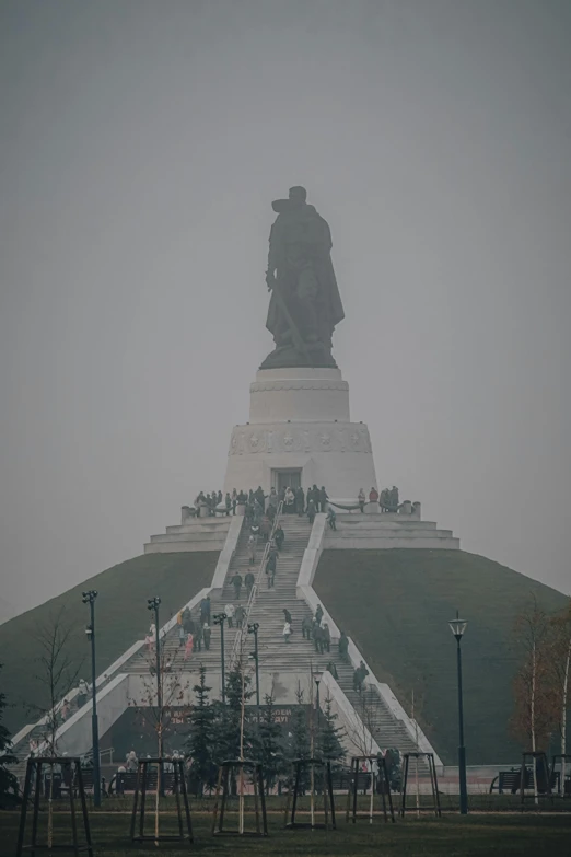 the steps lead to a large statue of aham lincoln in the park