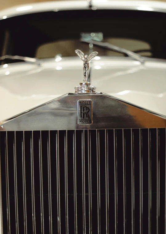 a car emblem on the front grill of a car