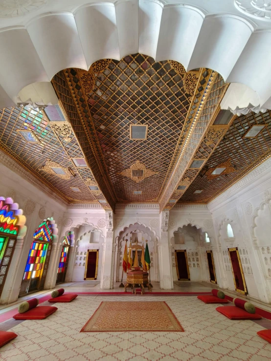 the interior of a building is decorated with intricate white and gold details