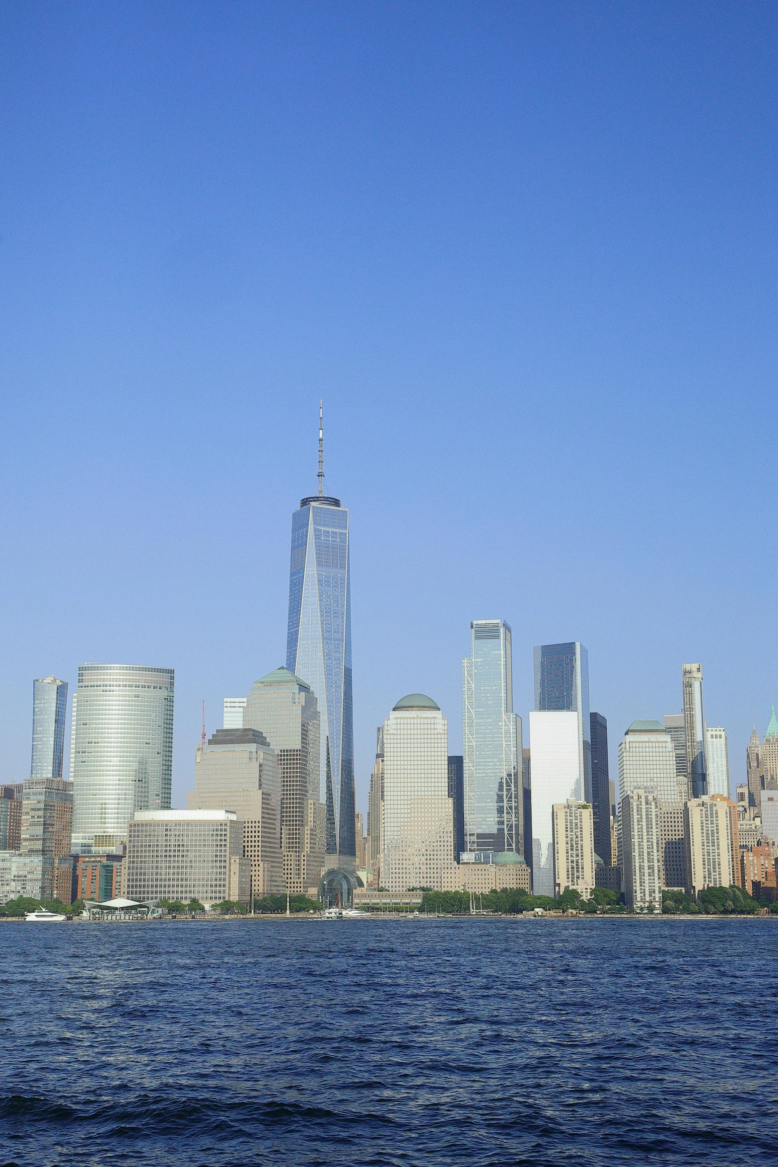 a boat in the water with buildings on both sides