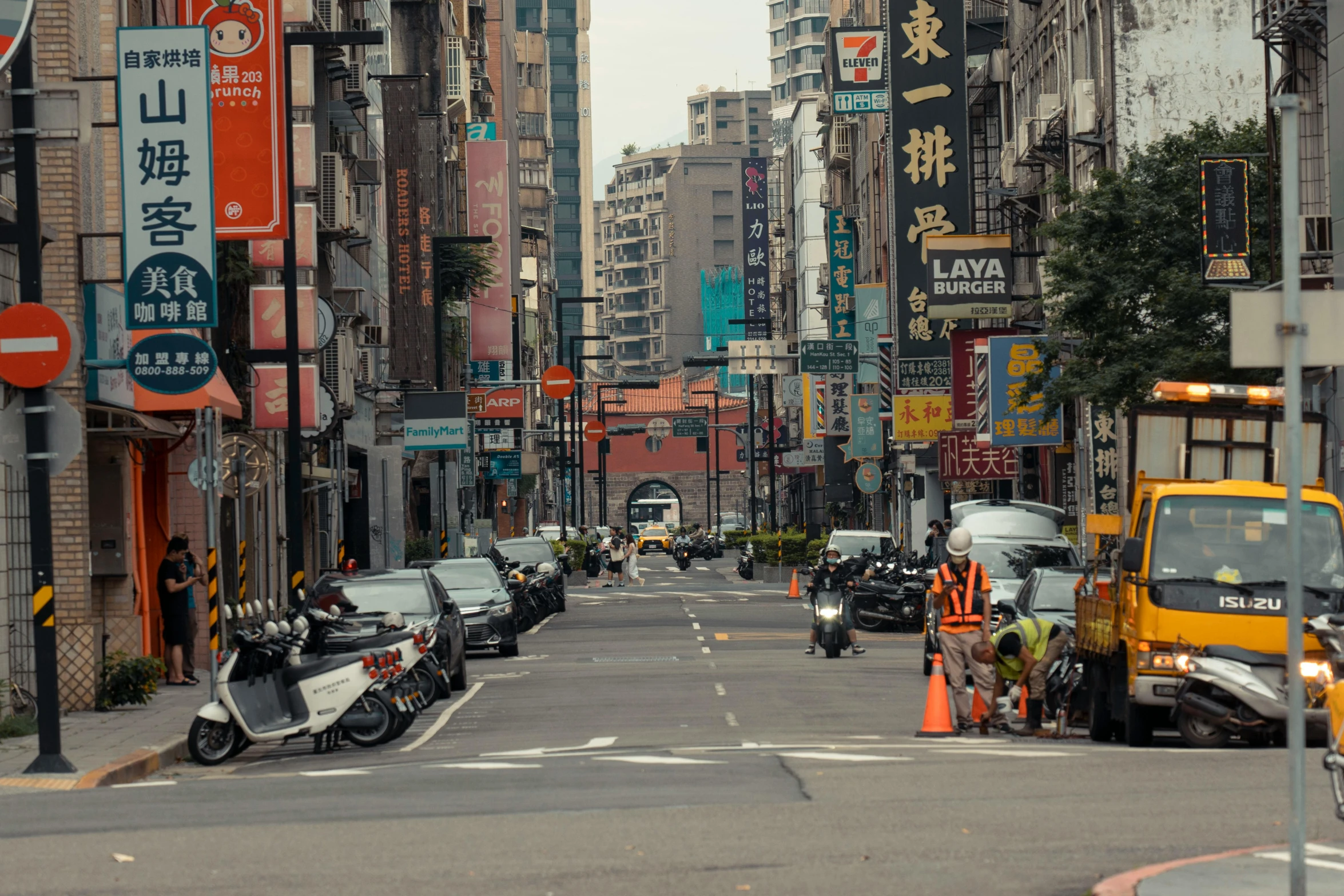 a busy street filled with lots of buildings and motorcycles