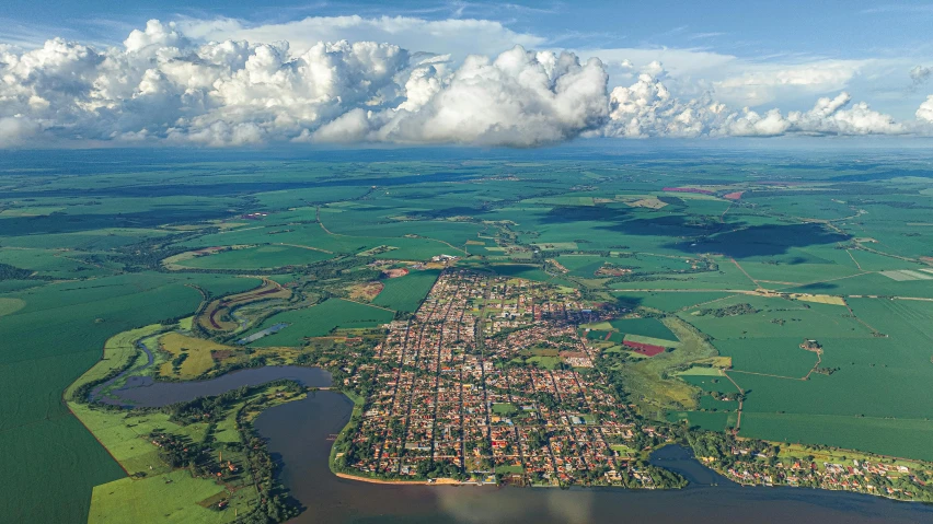 the city of sies sits at the foot of a large body of water