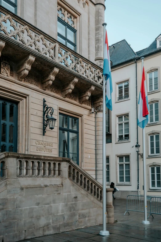 there are many flags outside a very big building