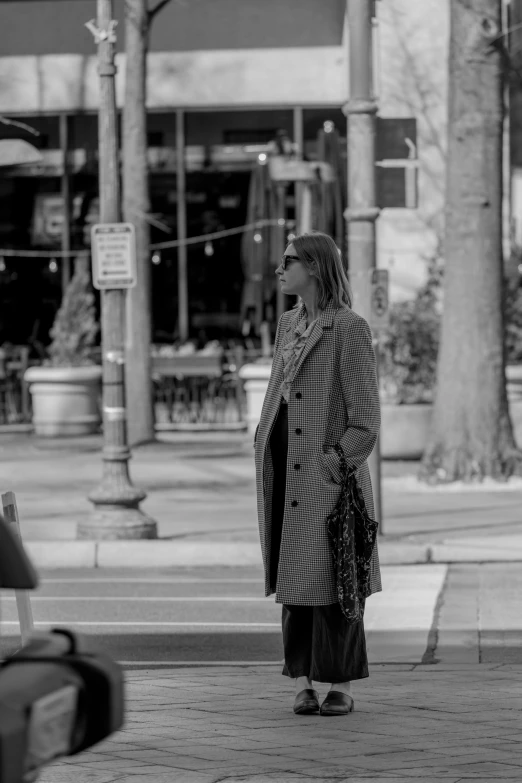 a woman is walking down the sidewalk while listening to her phone