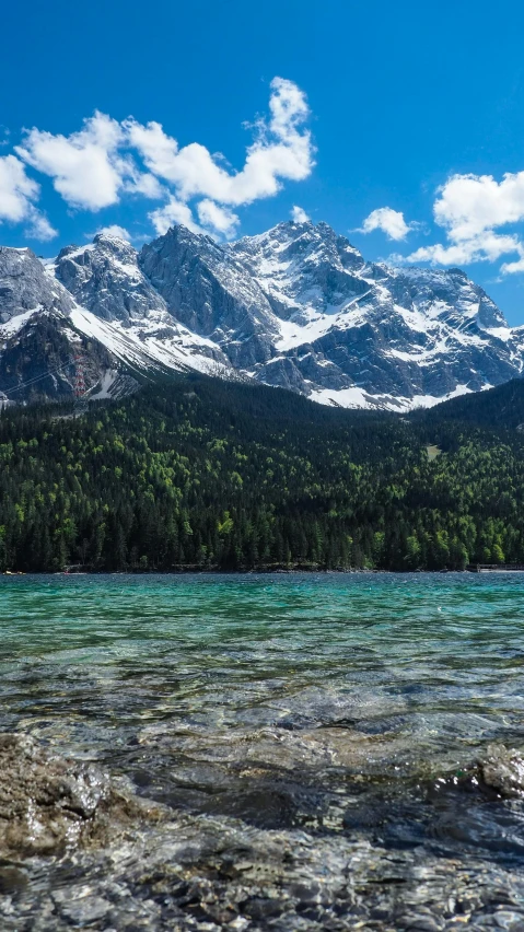 a very clear view of mountains and water