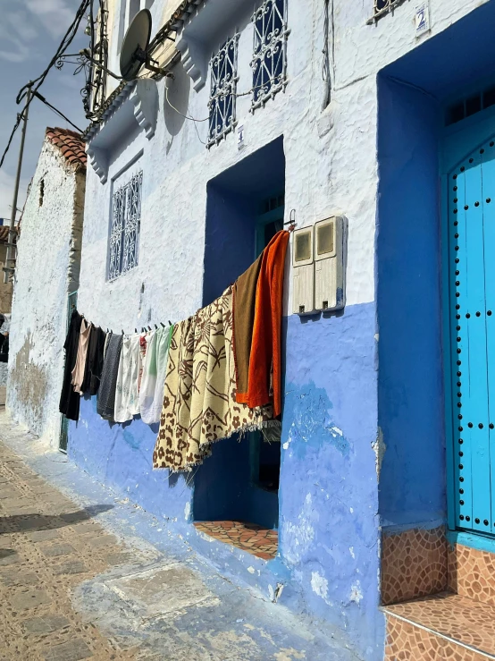 this is a po of towels drying outside a house