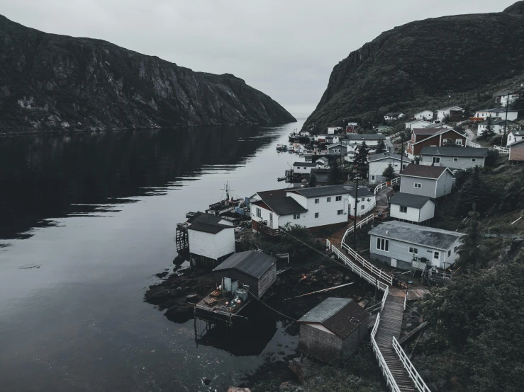 a town sitting on the coast next to a lake