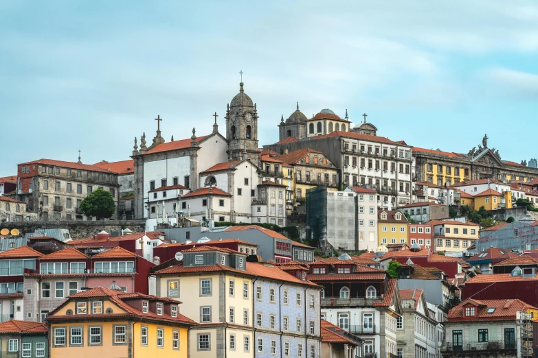 there are several buildings that is at the top of this hill