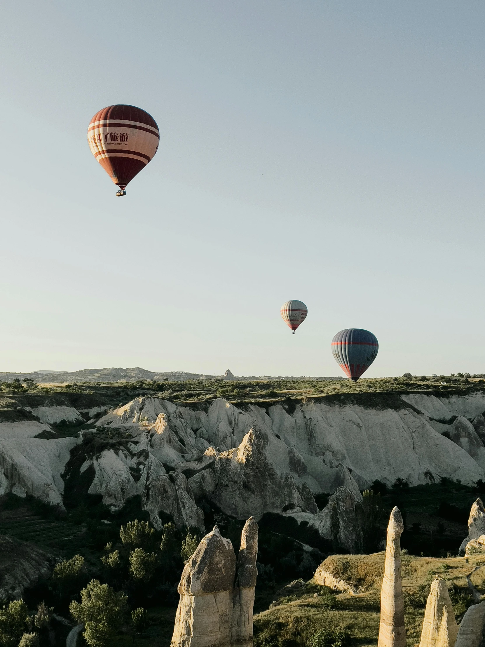  air balloons over the white mountains in cappads