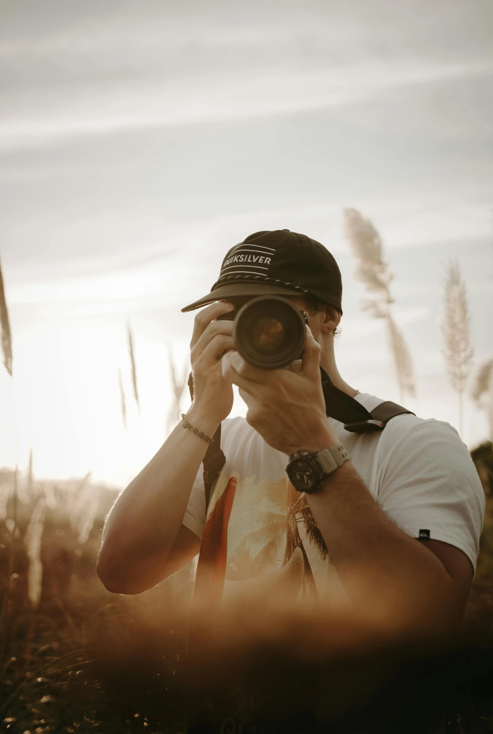 a man takes a po of the sky with his camera