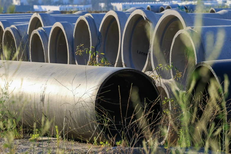 a large pipe laying on top of a field