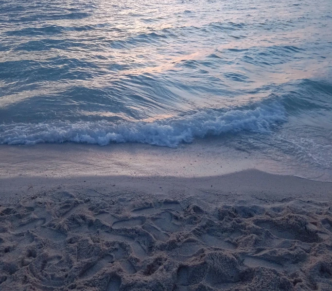 the view from the shore of the ocean to the beach