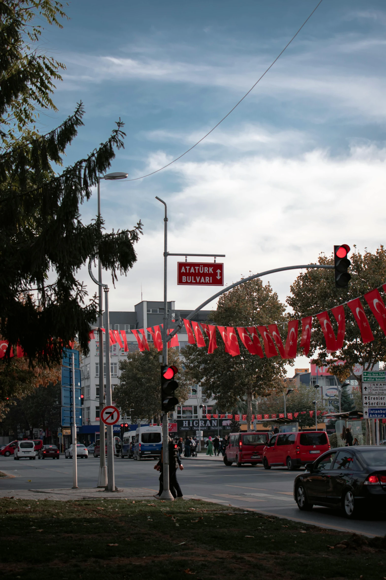 cars wait at traffic lights in front of a city street