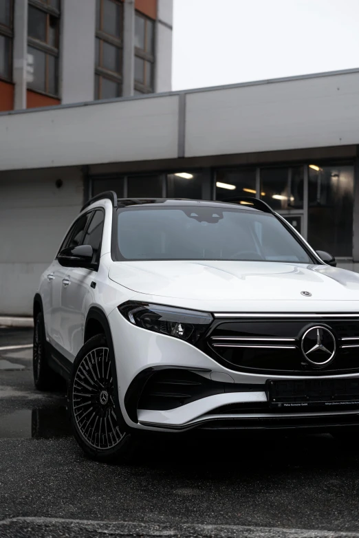 the front end view of the white mercedes gle suv