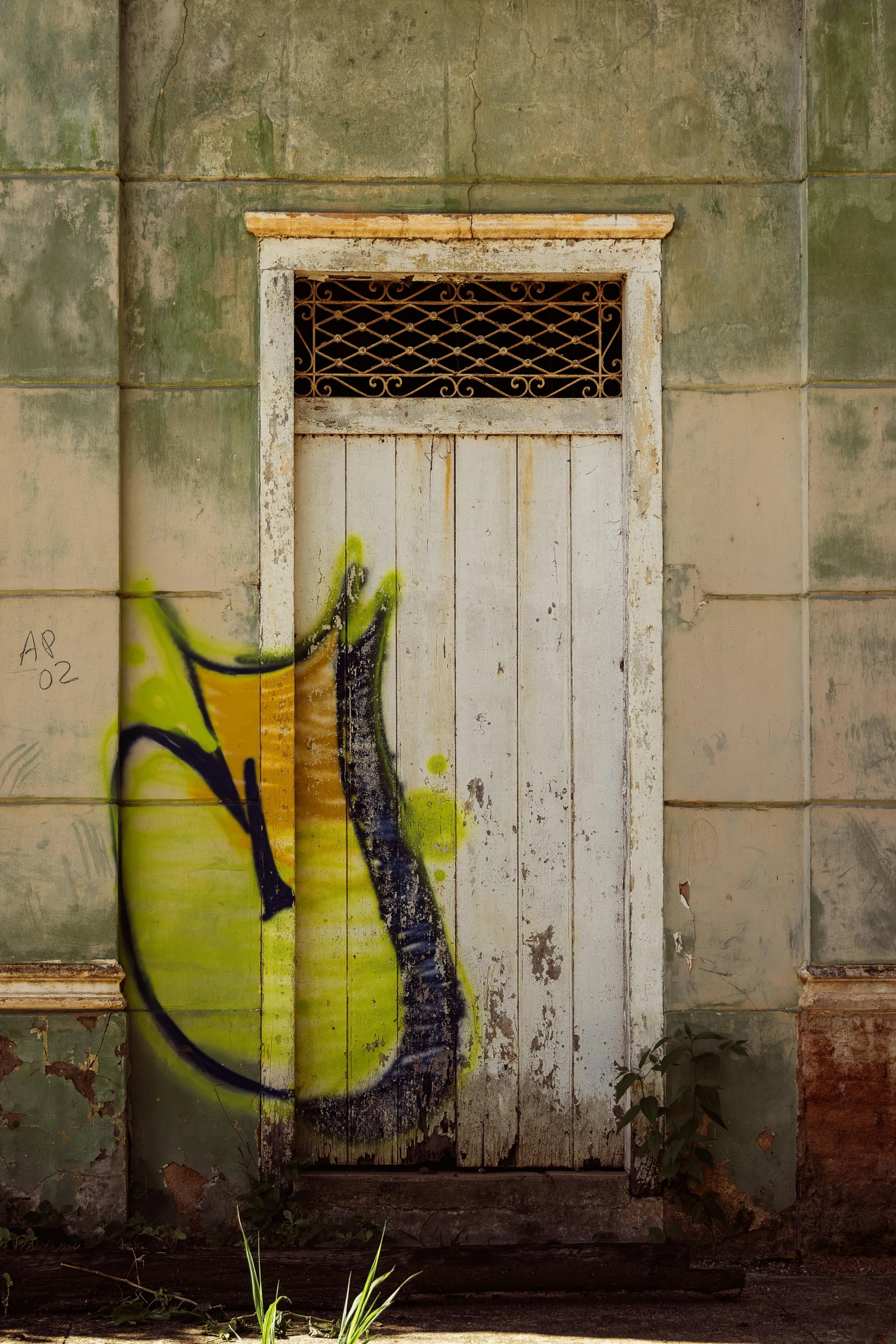 an old, dirty door on the side of a building