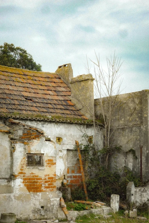 an old, white and gray house with no roof