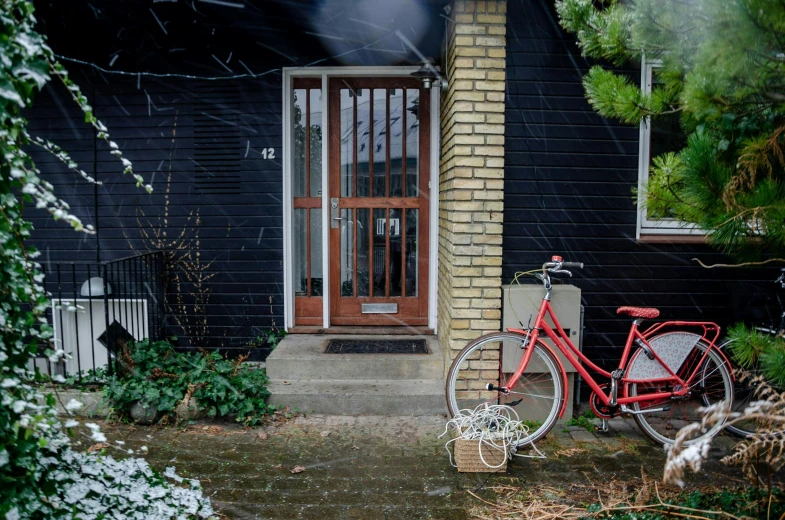 a bicycle leaning against a wall in front of a house