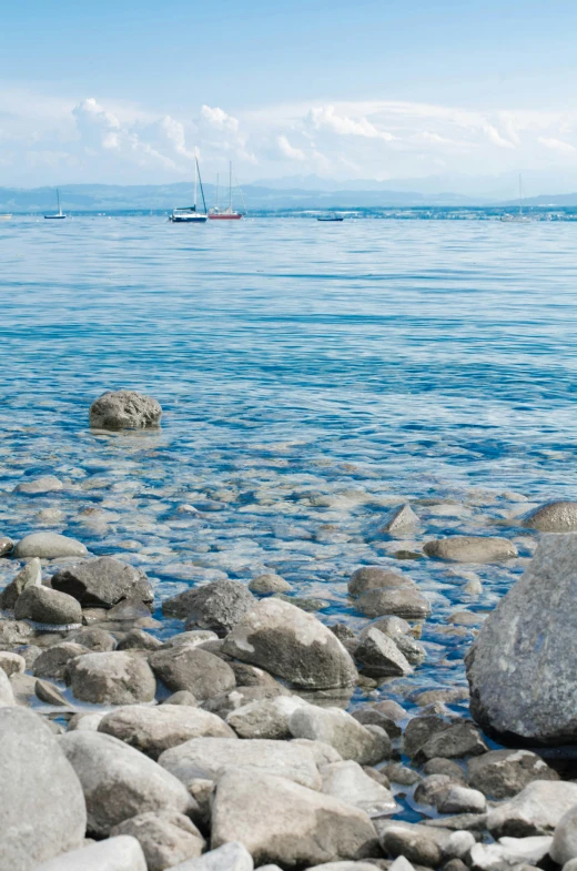 a boat is sitting on the sea shore