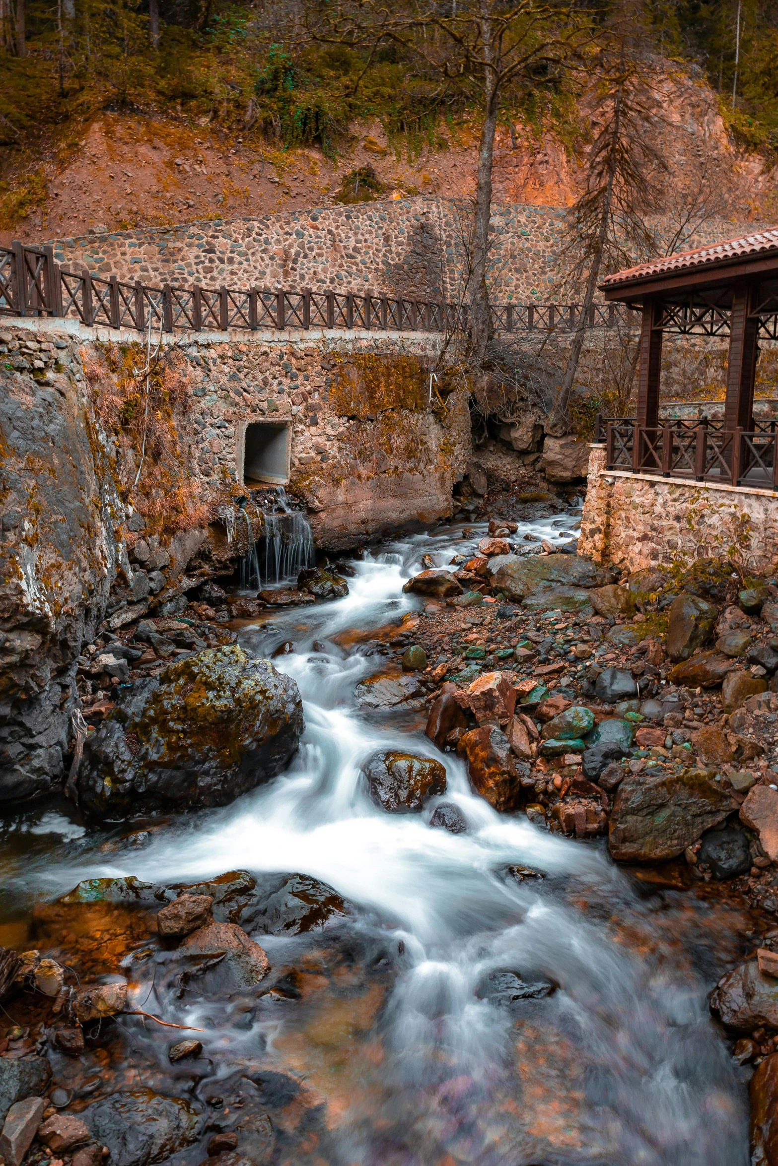 a very pretty river flowing through a small city