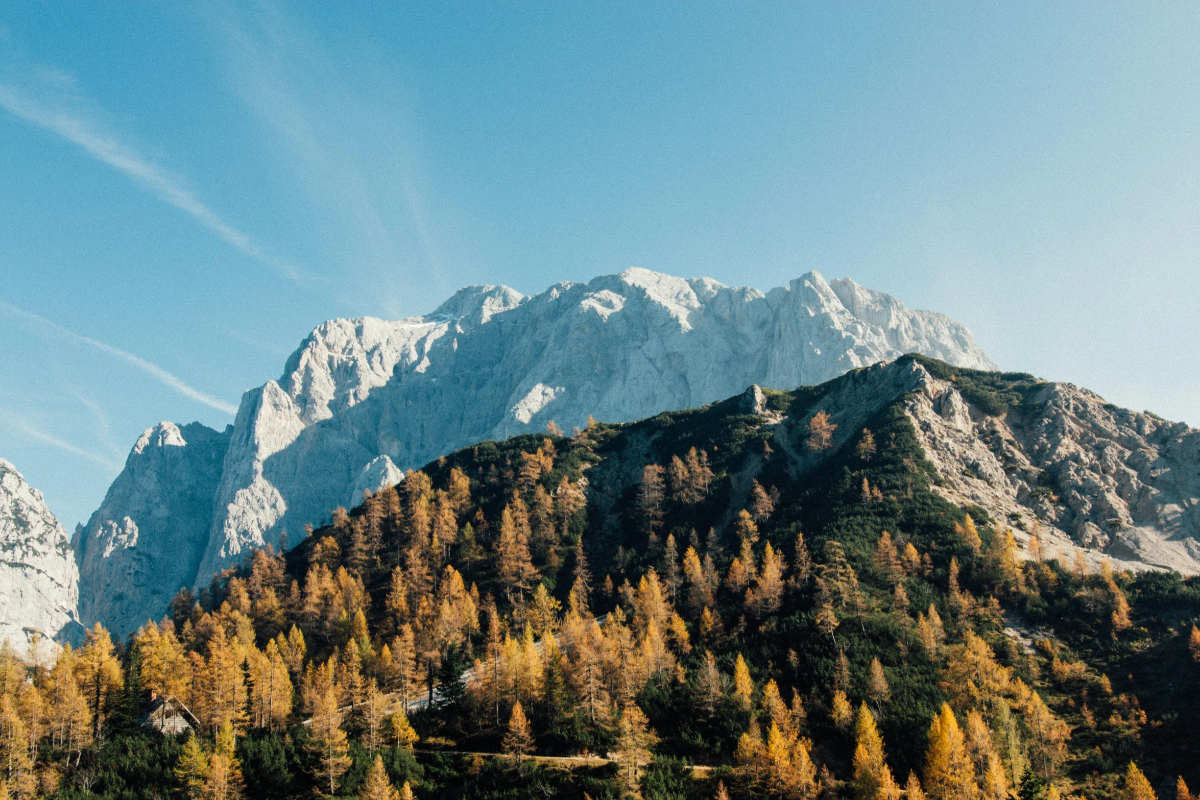 an image of some very big mountain tops