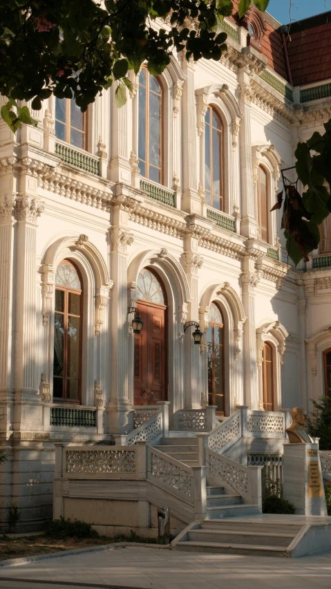 the steps of the front of a large building with stairs leading up to it