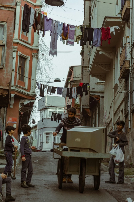 s playing on the side of a busy street