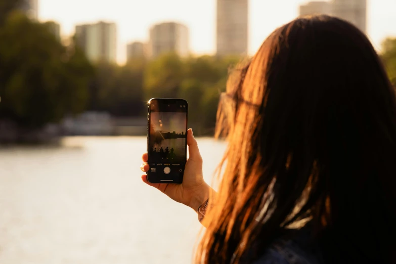 a girl is taking a po with her phone