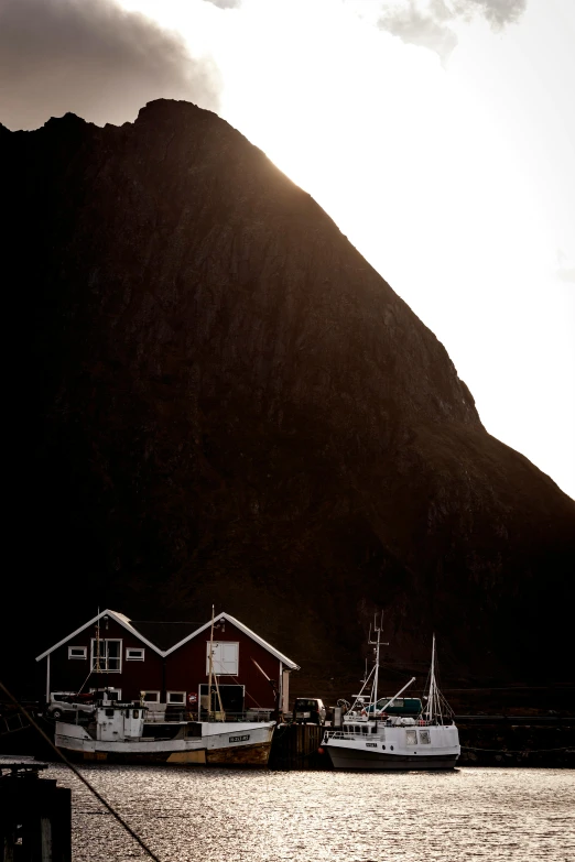 there are many boats in the harbor by the house