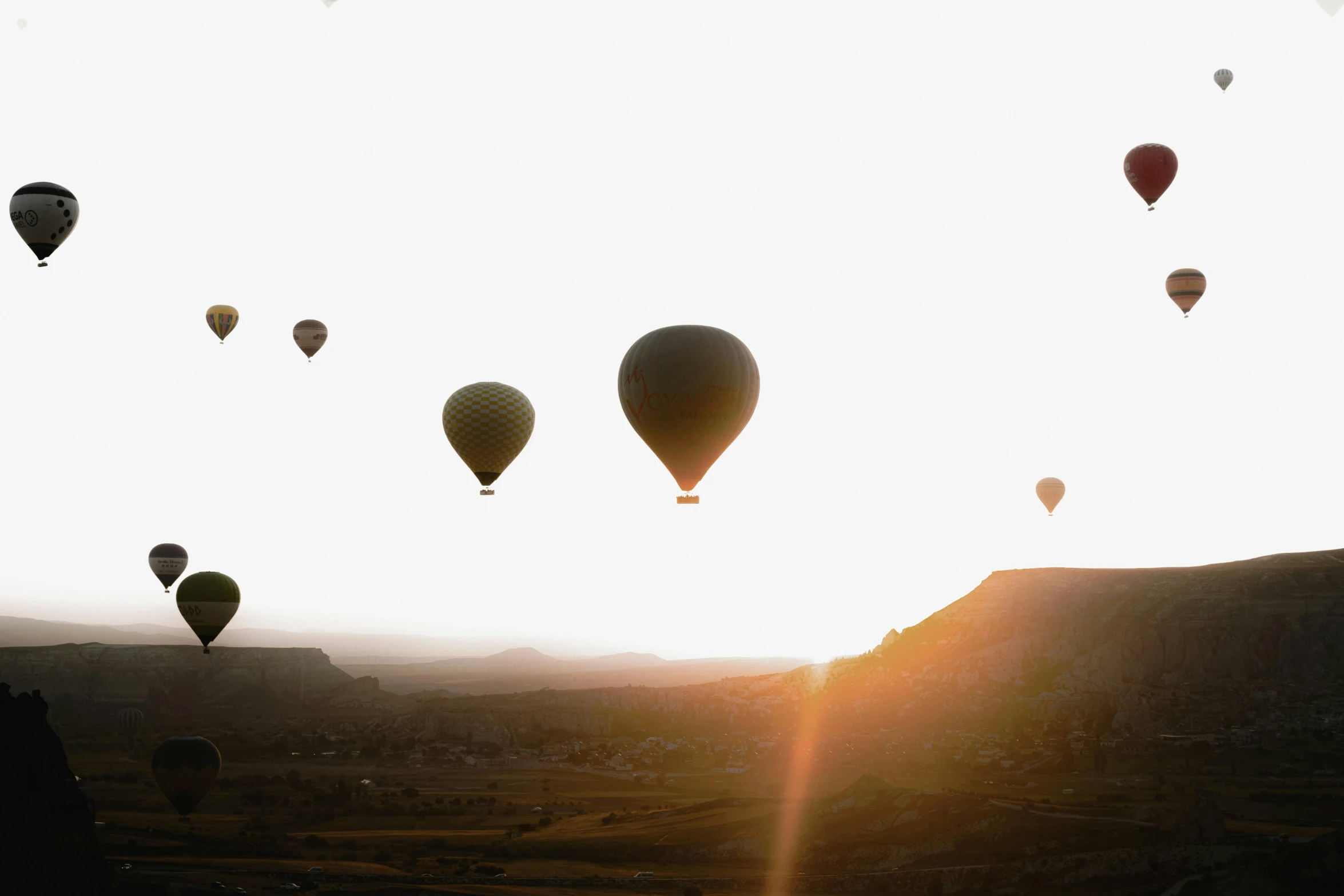 there are many  air balloons that can be seen from the ground