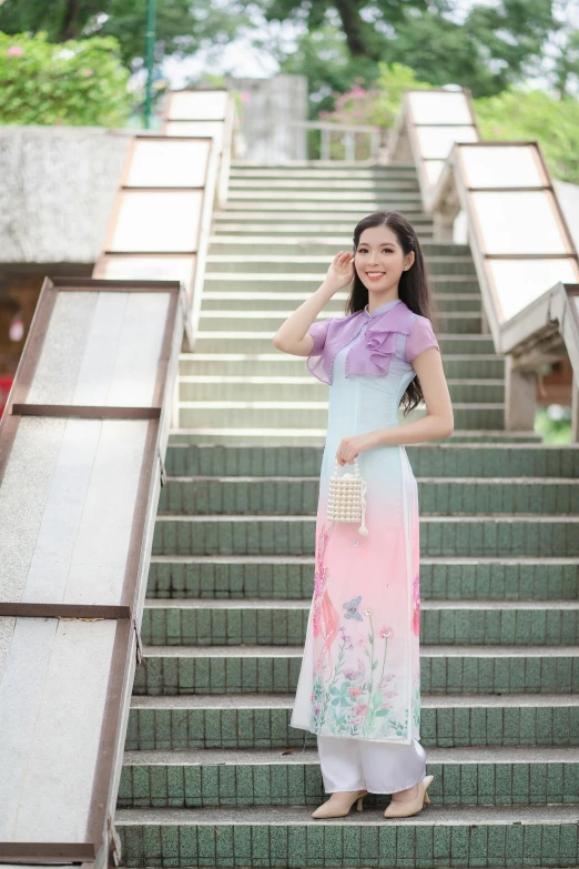 the  is standing on the stairs with her purse