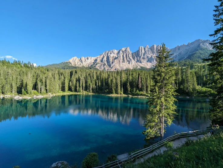 the blue lake with clear water surrounded by forest