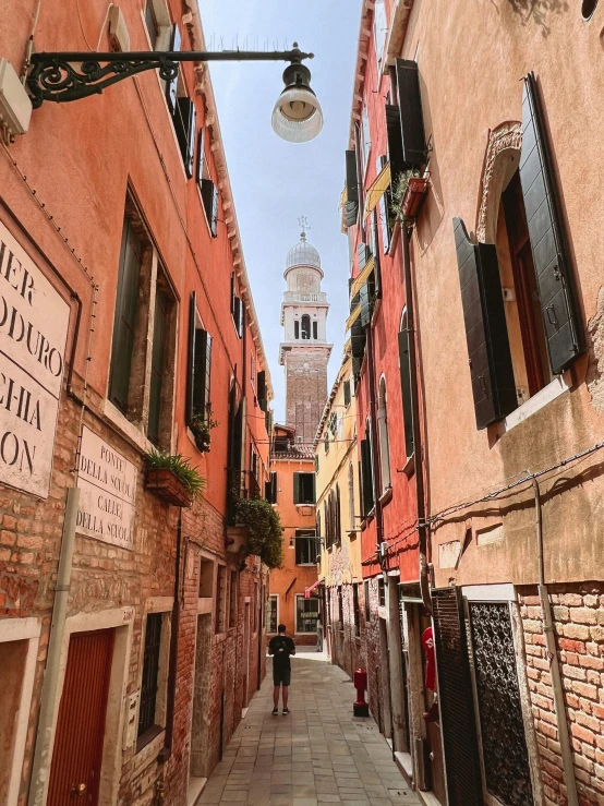 a narrow alley way that has buildings and signs on the side