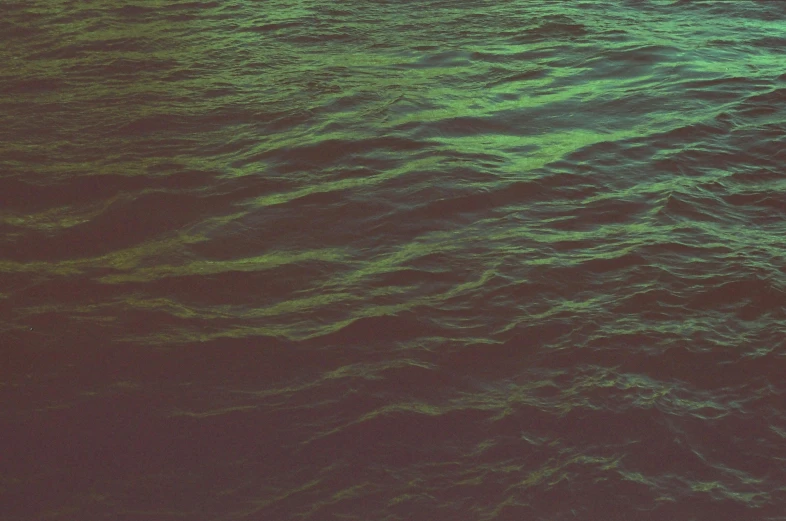 an image of some waves that are green