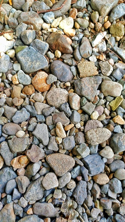 some rocks and other small stones are laying on the ground