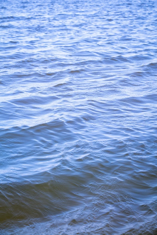 a large body of water that has some waves in it