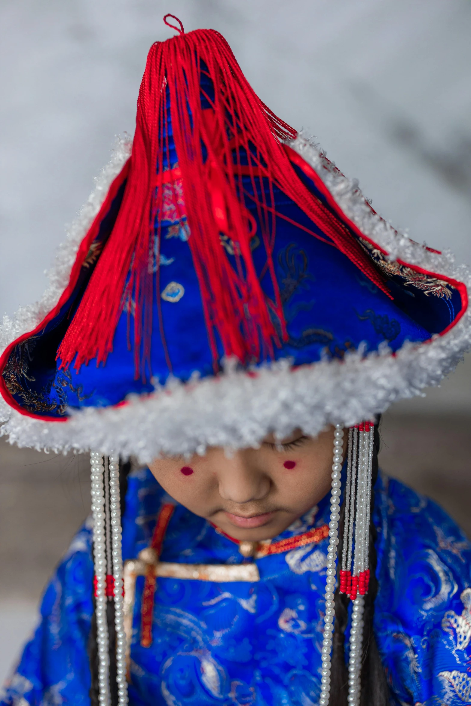 the girl is dressed in chinese clothing and hat