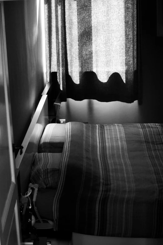 an image of a bed in a room that is empty