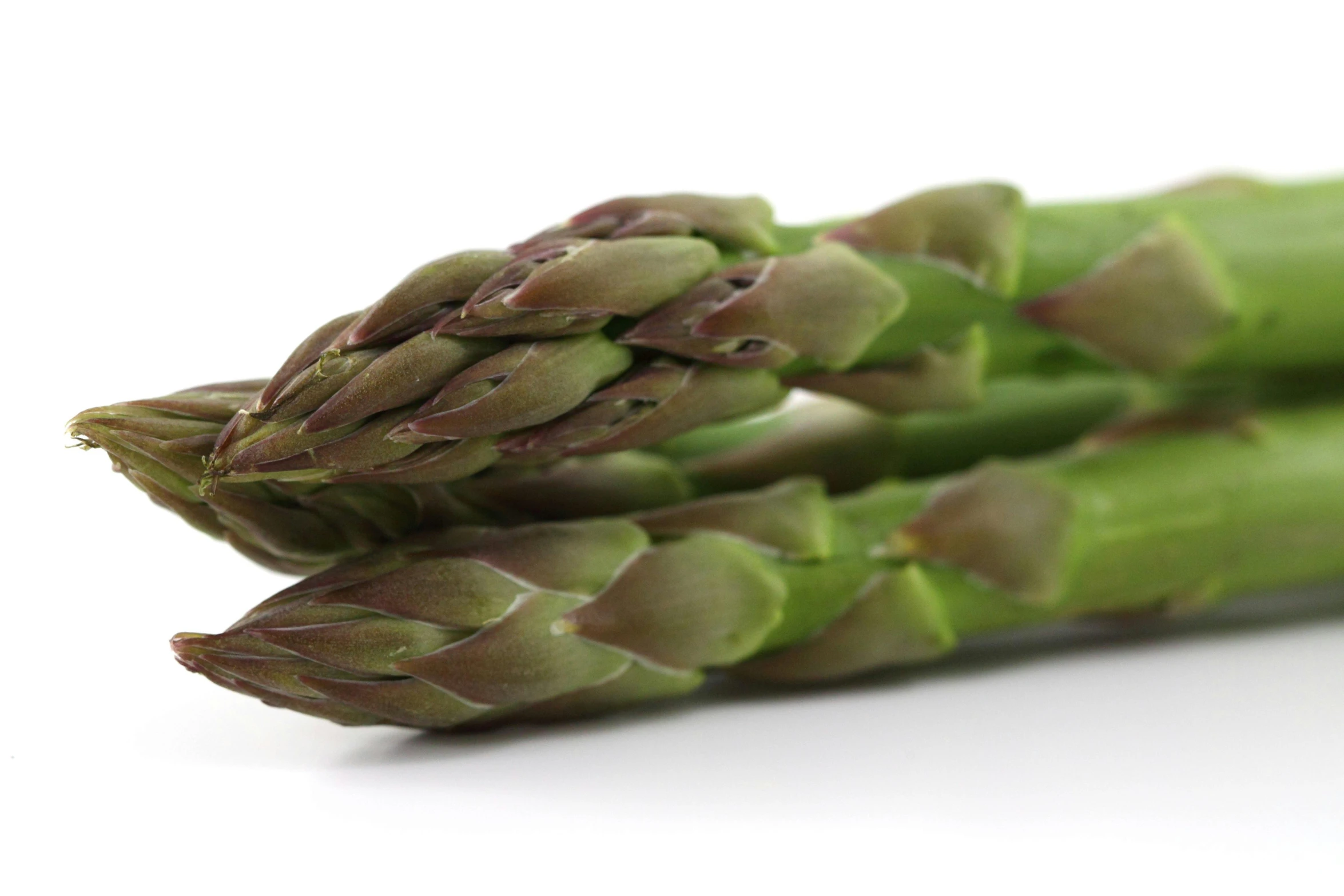 a closeup of some green asparagus