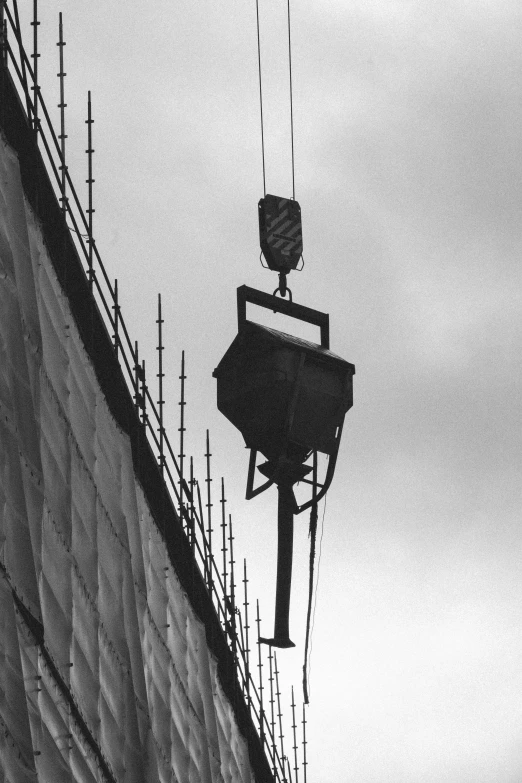 an old antenna on the side of a building