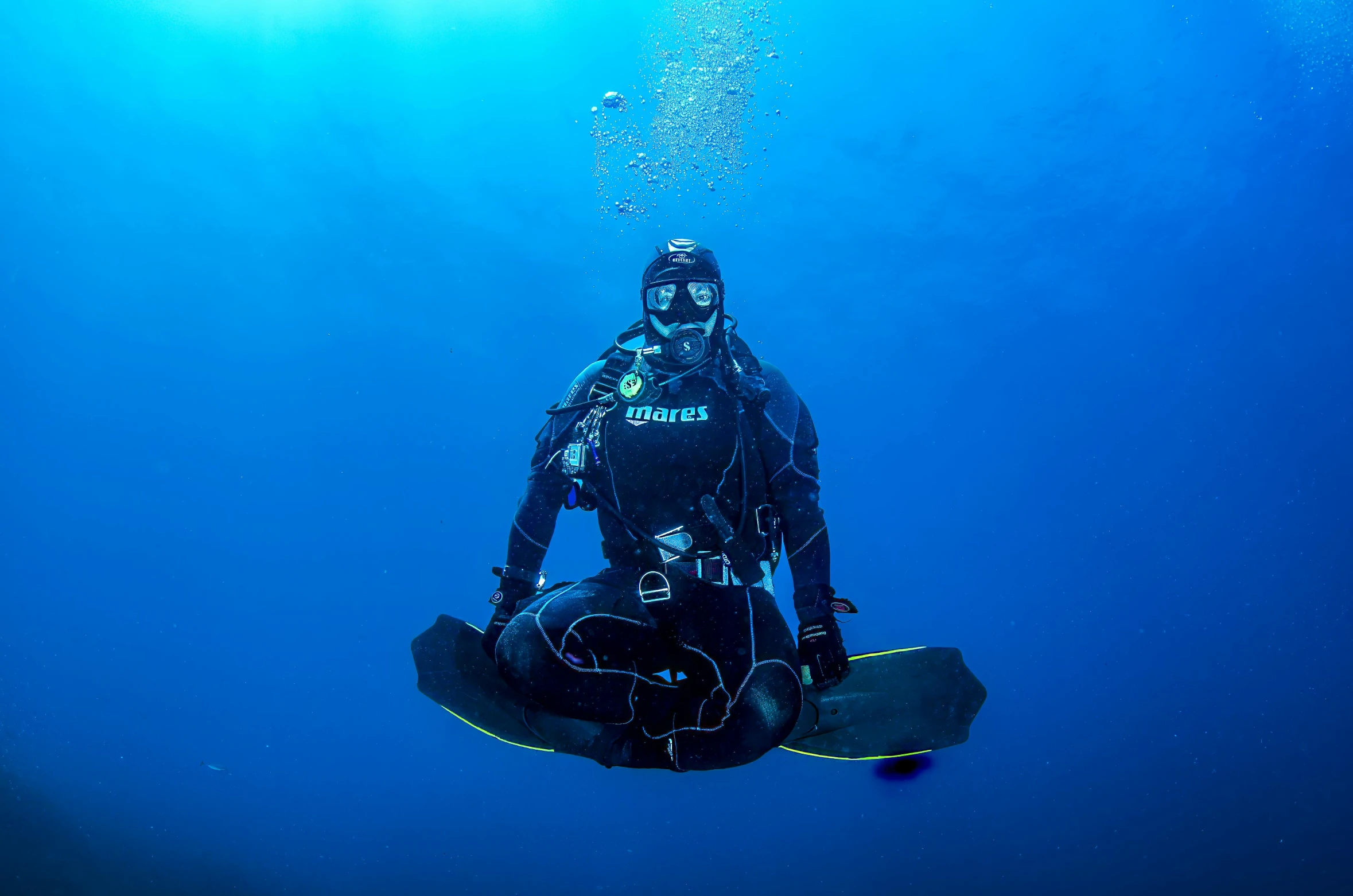 scuba with blue sky and sun on the back