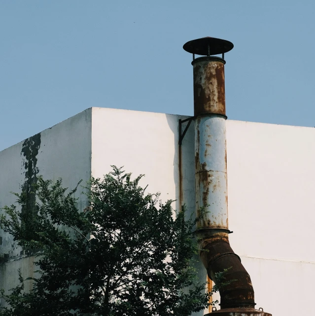 there is a roof vent on top of a building