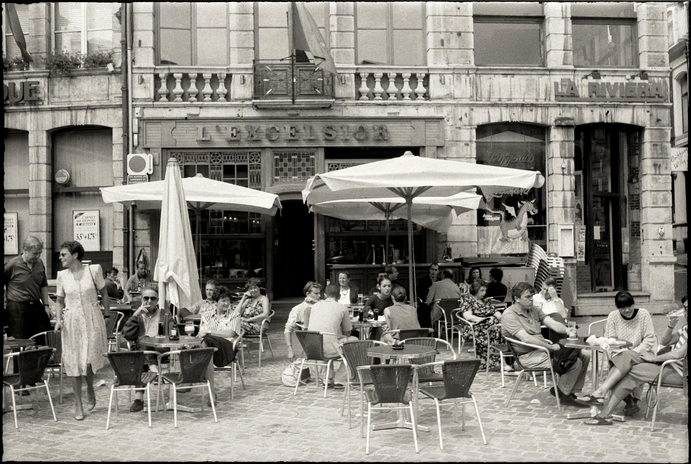 there are many people that are sitting outside in the patio