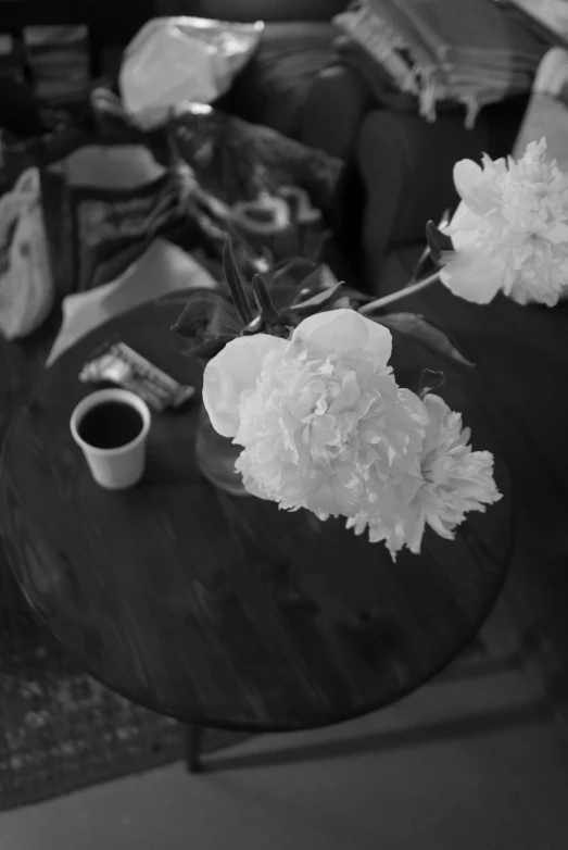 a table that has flowers on it in front of a couch