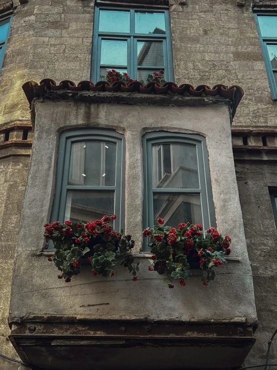 a large building has some small windows