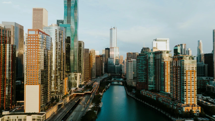 a river runs through the center of a city